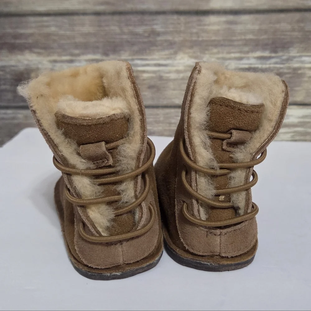 UGG Baby Chestnut Boo Suede Boots Geniune Sheepskin Size Medium 4-5 12-18 months